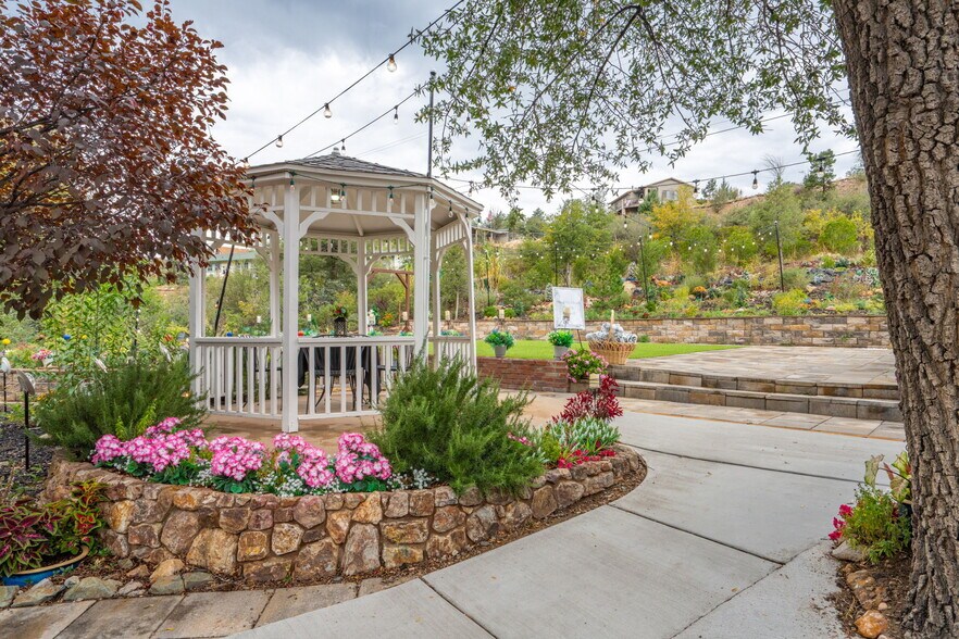 More Photos Of 2516 Willow Creek Rd, Prescott Freestanding For Sale