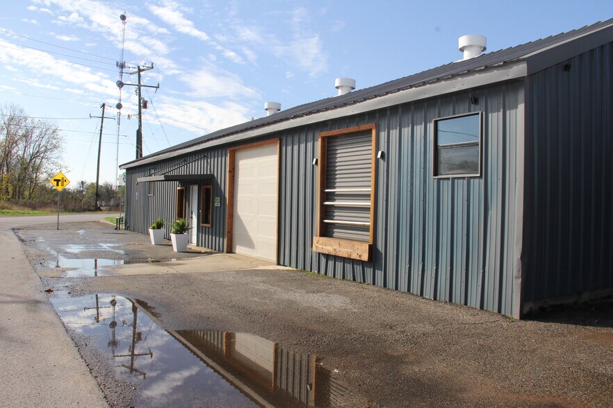 More Photos Of 98 Avenue A, Conroe General Retail For Lease