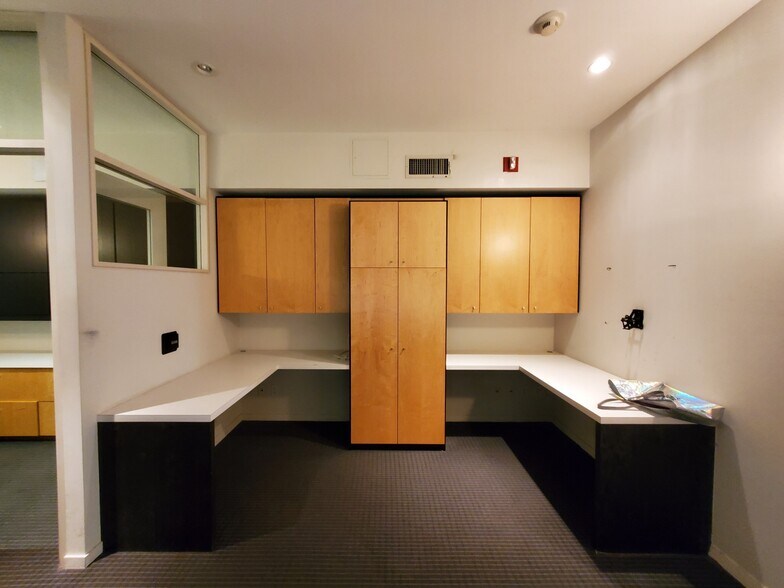 More Photos Of 235 E 58th St, New York Storefront Retail Residential For Sale