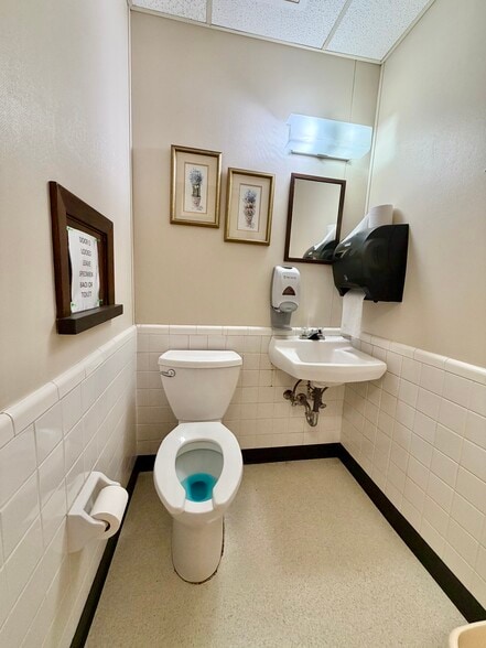More Photos Of 906 Sixth Ave, Picayune Office For Sale
