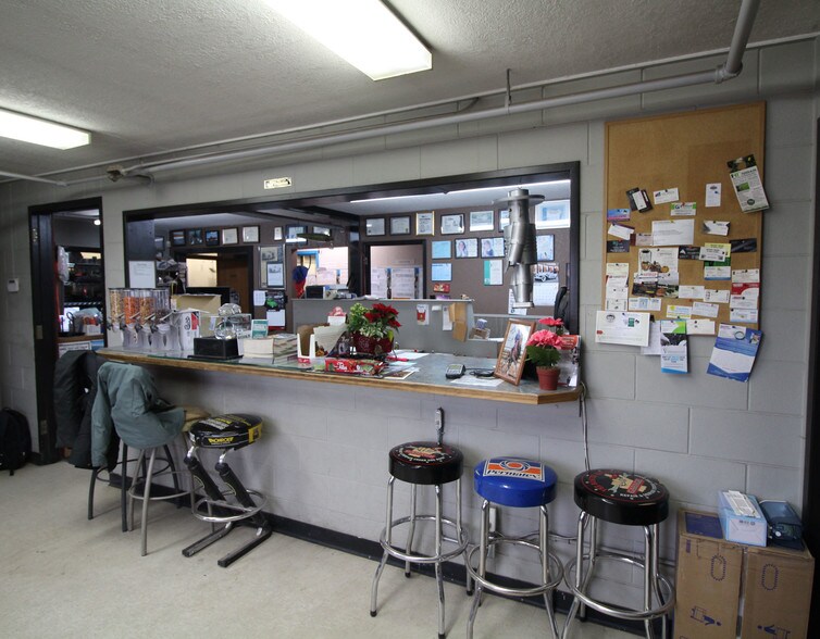 More Photos Of 426 10 St N, Lethbridge Warehouse For Sale