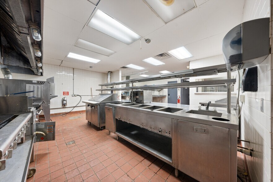 More Photos Of 1530 Cleveland Rd, Sandusky Hotel For Sale