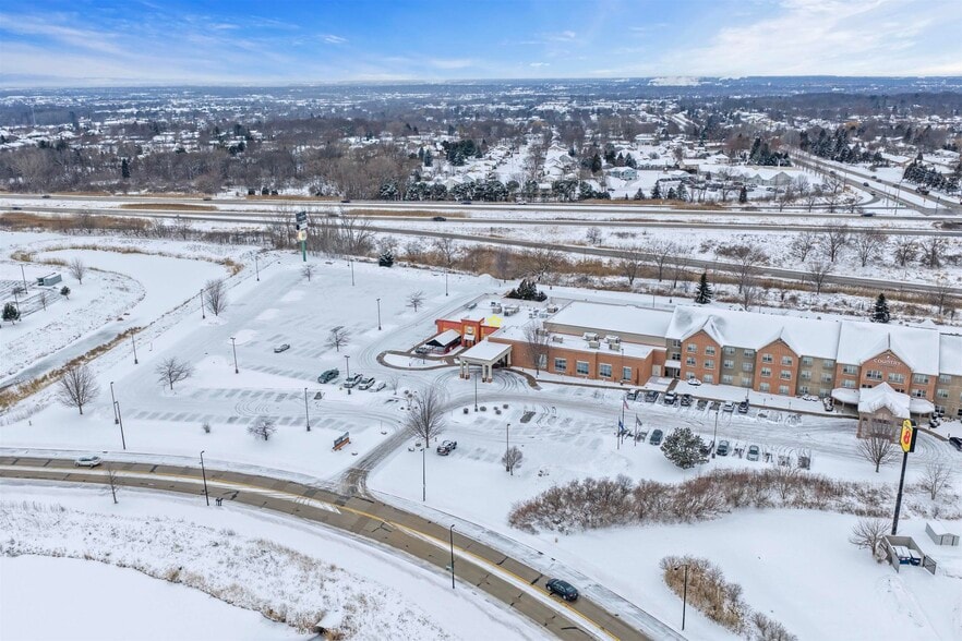 More Photos Of 850 Kepler Dr, Green Bay Restaurant For Sale