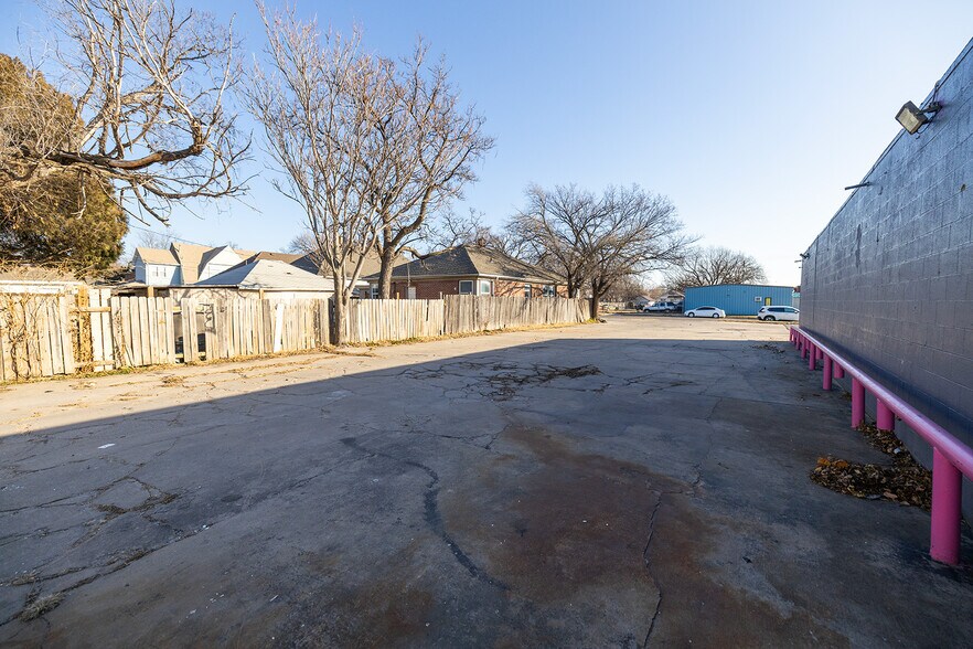 More Photos Of 212 W Harry St, Wichita Bar For Sale