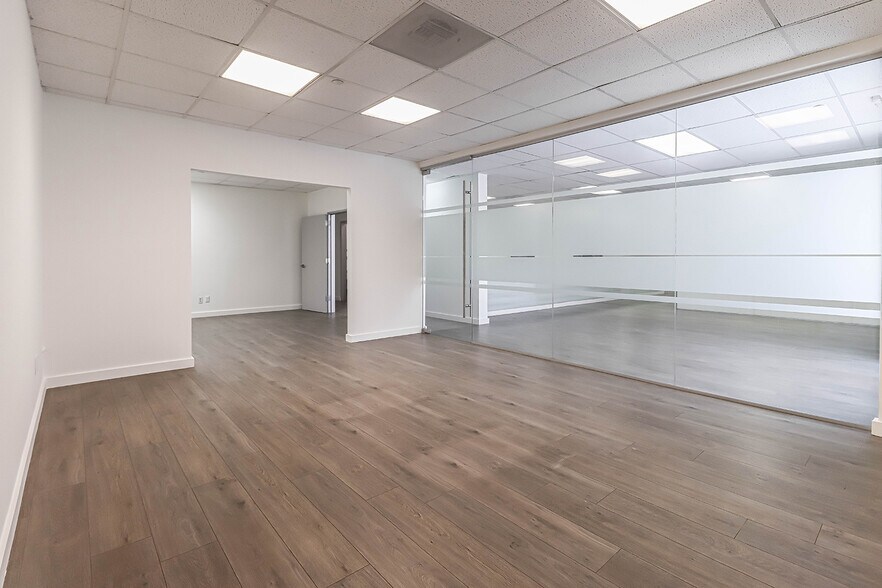 More Photos Of 7428 Bellaire Ave, North Hollywood Warehouse For Lease