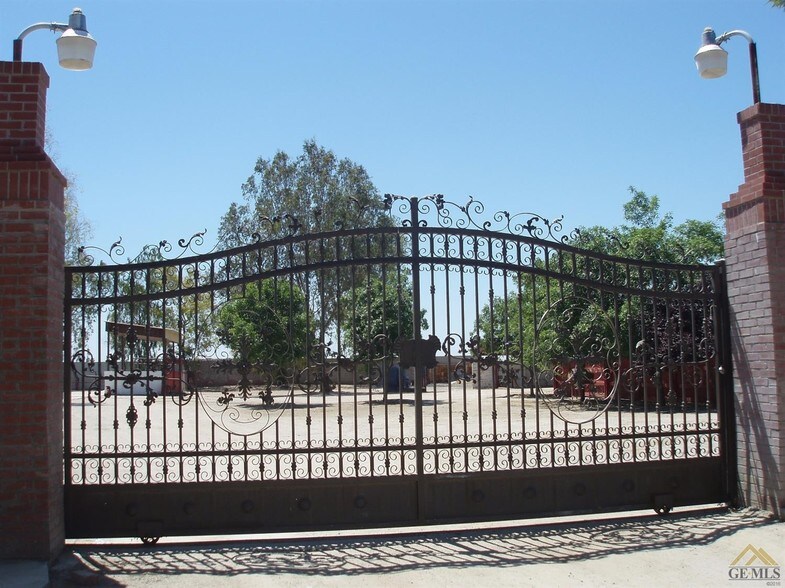 More Photos Of 11475 Garzoli Ave, Delano Horse Stables For Sale