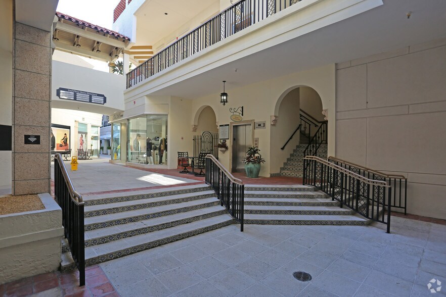 More Photos Of 150 Worth Ave, Palm Beach Storefront Retail Office For Lease