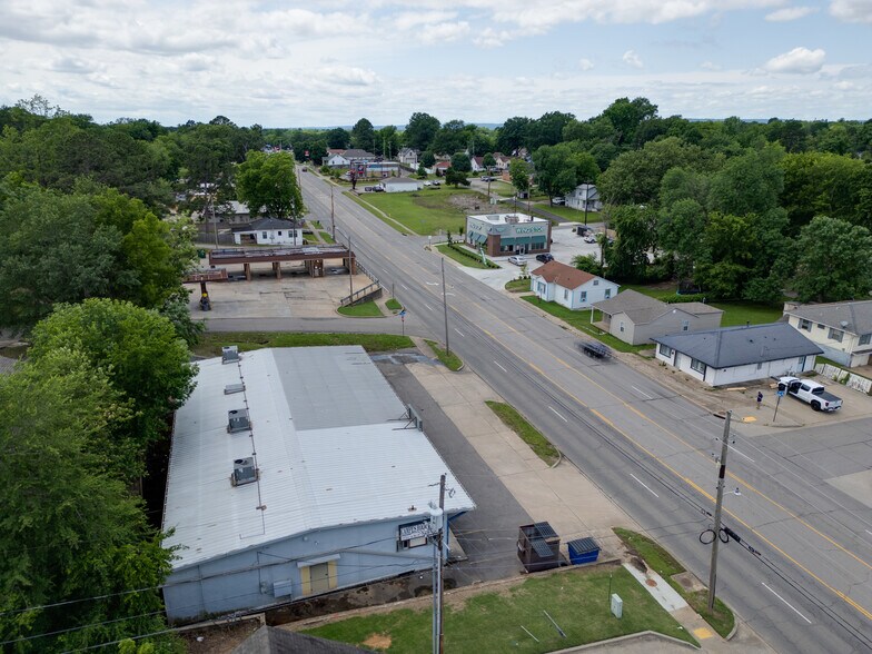 More Photos Of 4612 Grand Ave, Fort Smith Office For Sale