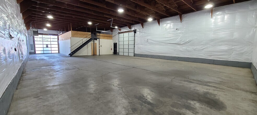 Primary Photo Of 4777 Lancaster Dr NE, Salem Flex For Lease