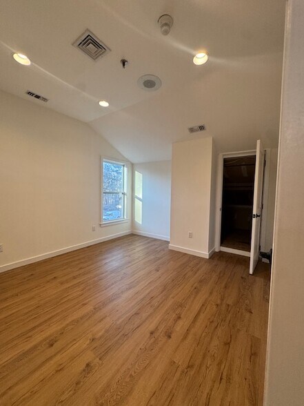 More Photos Of 345 Main St, Westport Storefront Retail Office For Lease