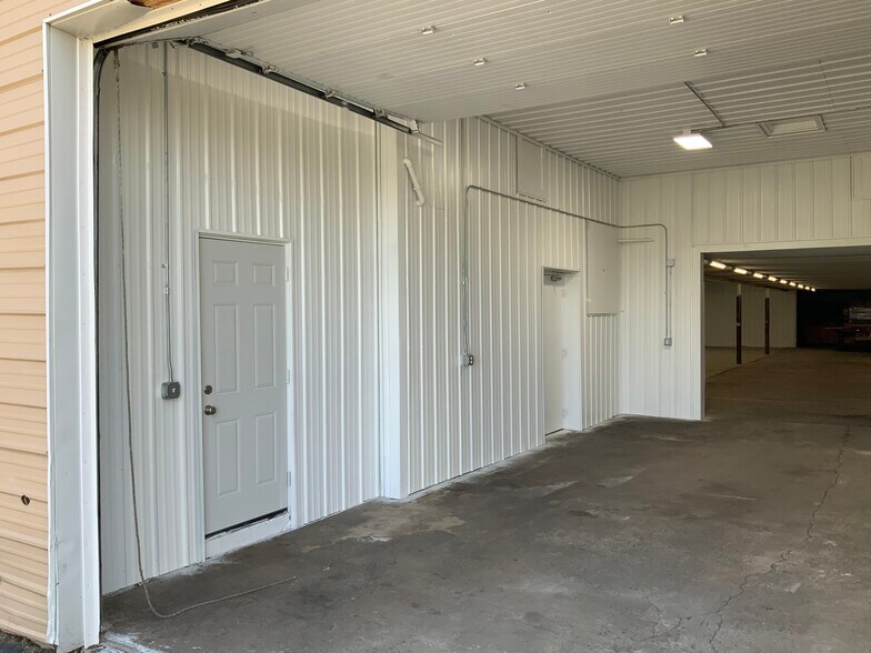 More Photos Of 28 East Elm Street, Saint Joseph Manufacturing For Lease