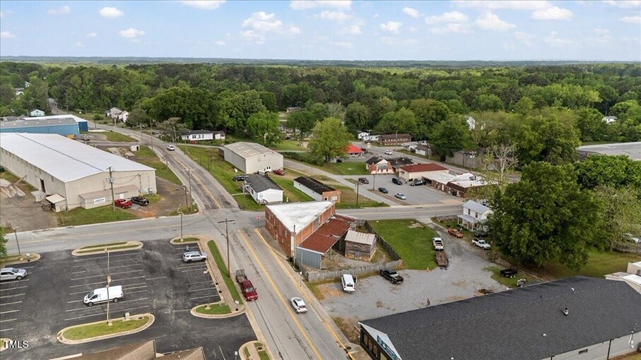 More Photos Of 306 W Main St, South Hill Flex For Lease