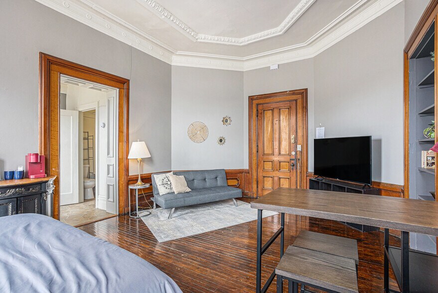 More Photos Of 701 Center Ave, Bay City Apartments For Sale