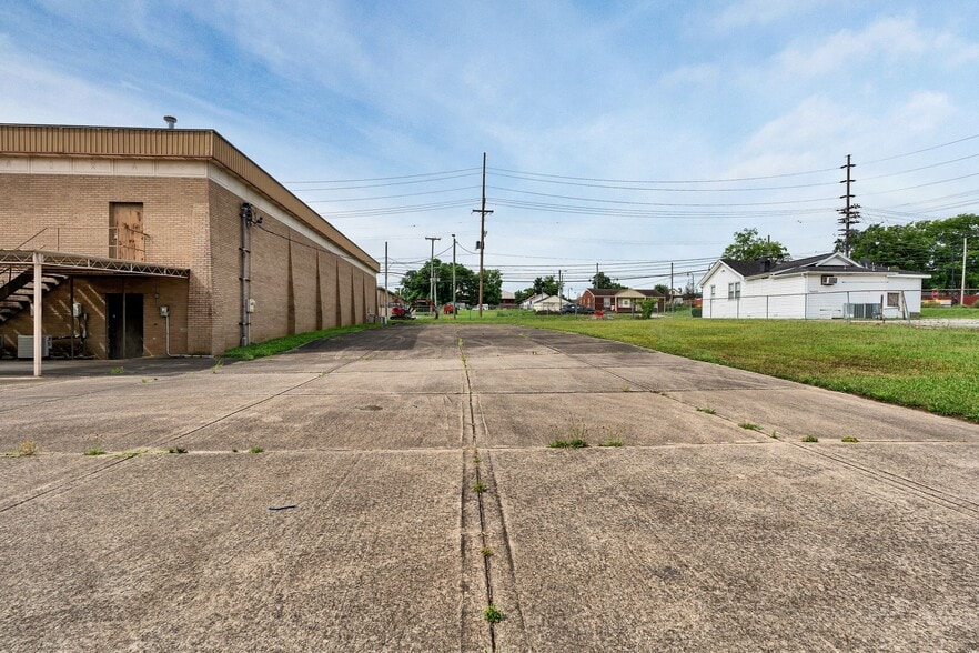 More Photos Of 210 Woodruff St, Madison Specialty For Sale