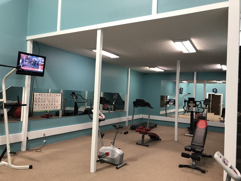 More Photos Of 340 Oyler Ave, Oak Hill Hotel For Lease