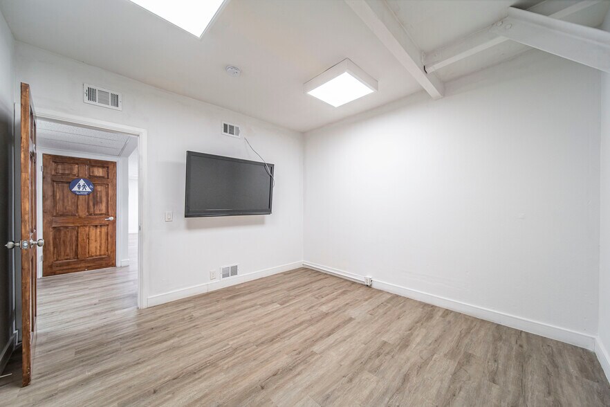 More Photos Of 1230 N Jefferson St, Anaheim Light Distribution For Sale