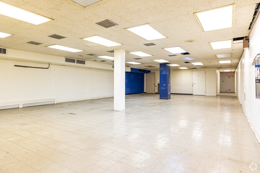 More Photos Of 3243 49th St, Astoria Freestanding For Lease