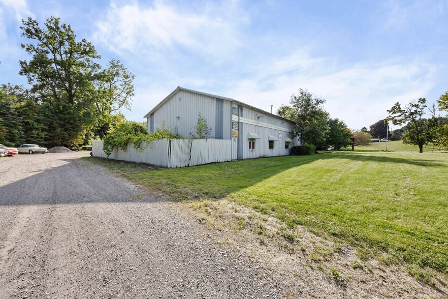 More Photos Of 688 Frey Rd, Macedon General Retail For Sale