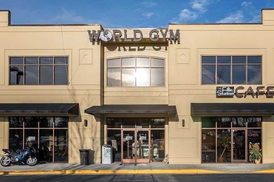 More Photos Of 4425 S Cobb Dr, Smyrna General Retail For Lease