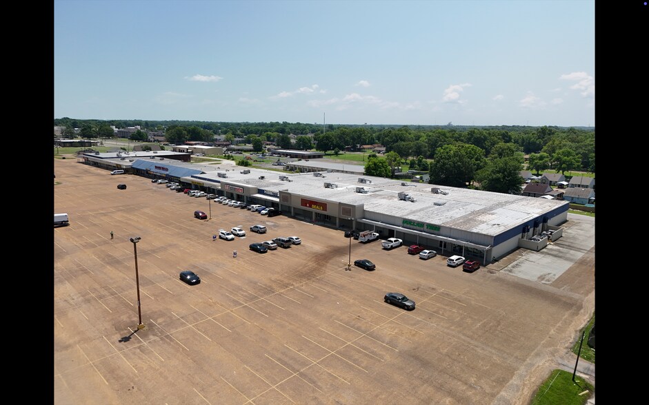 More Photos Of 500 W Broadway St, West Memphis Unknown For Lease