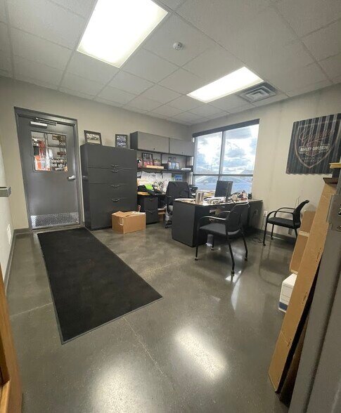 More Photos Of 1923 M 40, Holland Warehouse For Lease