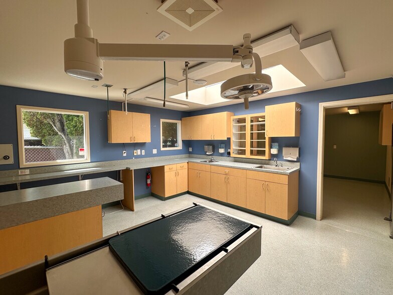 More Photos Of 13020 NE 85th St, Kirkland Medical For Sale