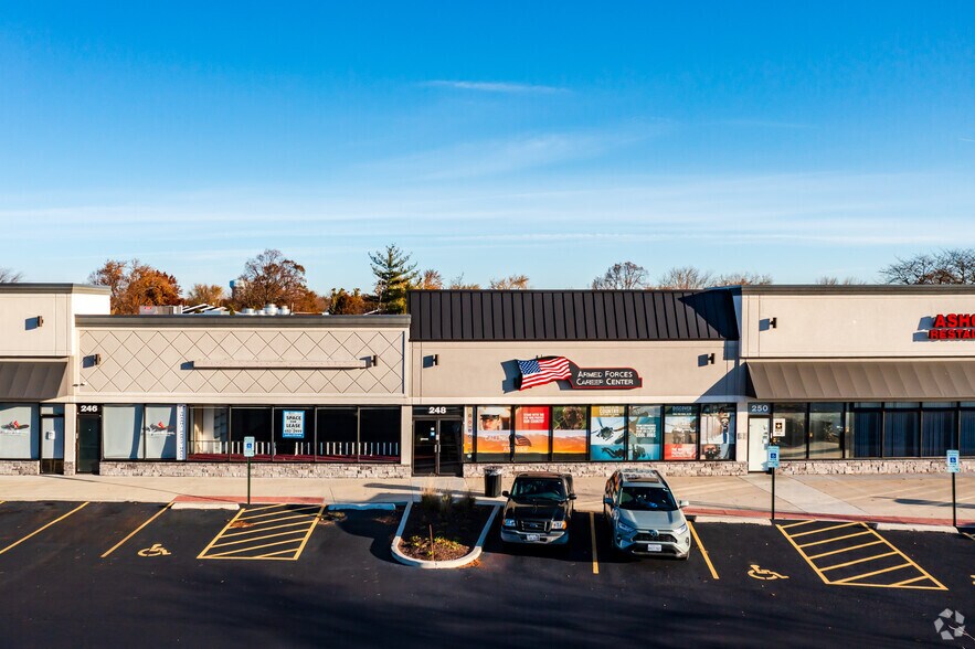 More Photos Of 240-292 Town Center Ln, Glendale Heights Unknown For Lease