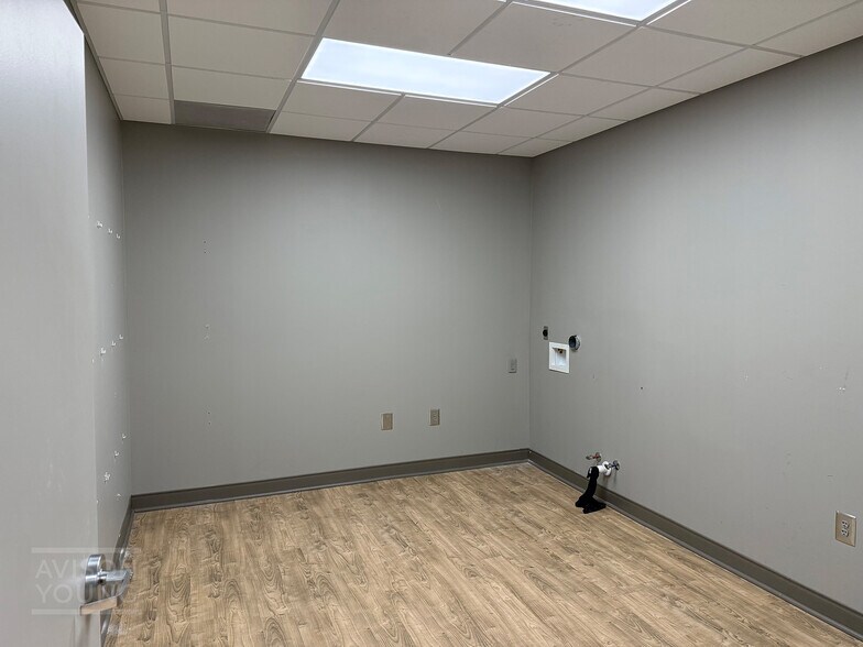 More Photos Of 330 Pelham Rd, Greenville Medical For Lease