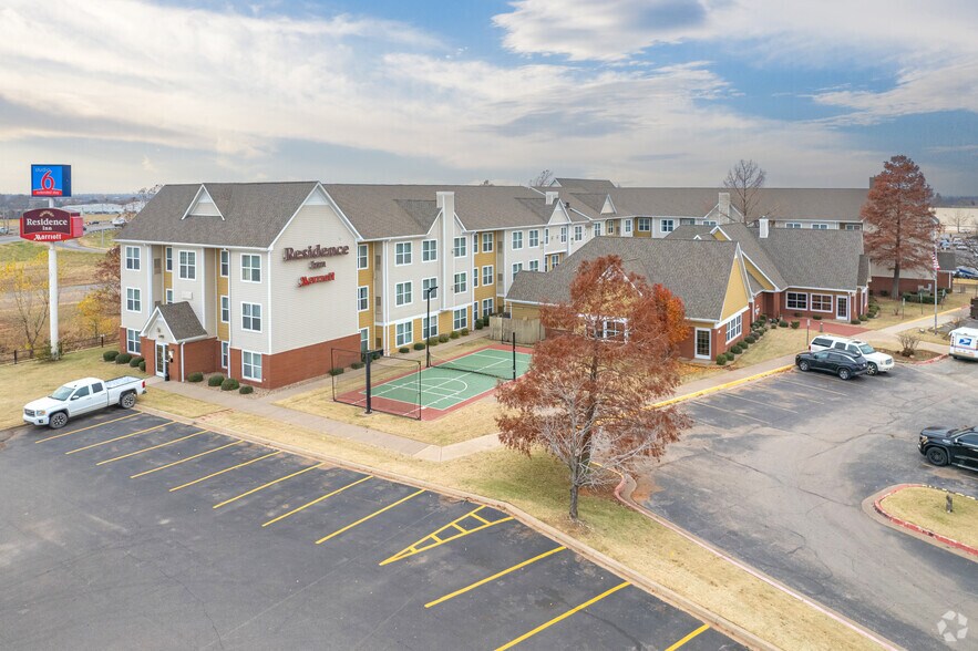 More Photos Of 1111 E I 240 Service Rd, Oklahoma City Hotel For Sale