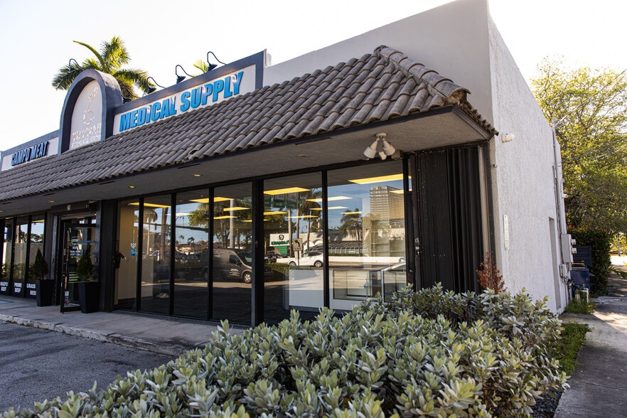 Primary Photo Of 29 N Federal Hwy, Hallandale Beach Freestanding For Lease