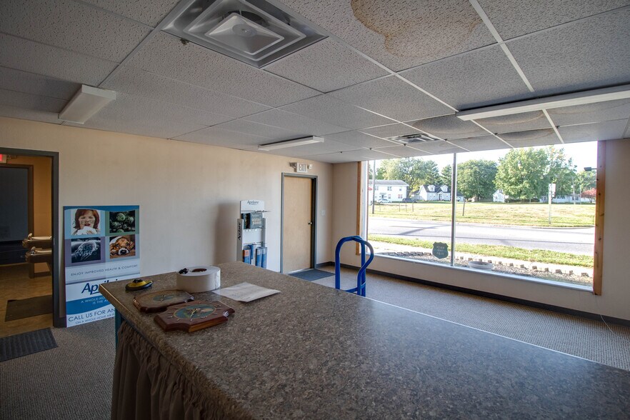 More Photos Of 609 S State St, Jerseyville General Retail For Sale