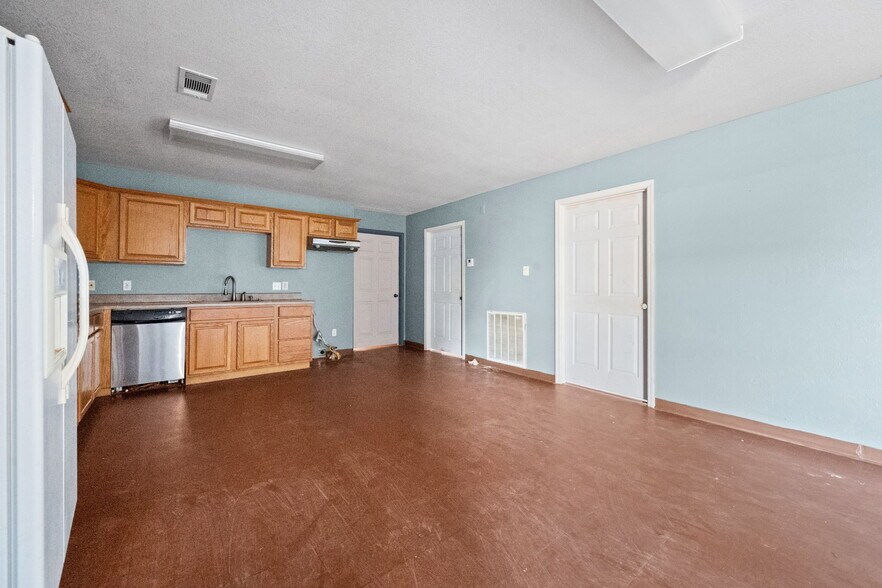More Photos Of 114 Main St, Hull Multifamily For Sale