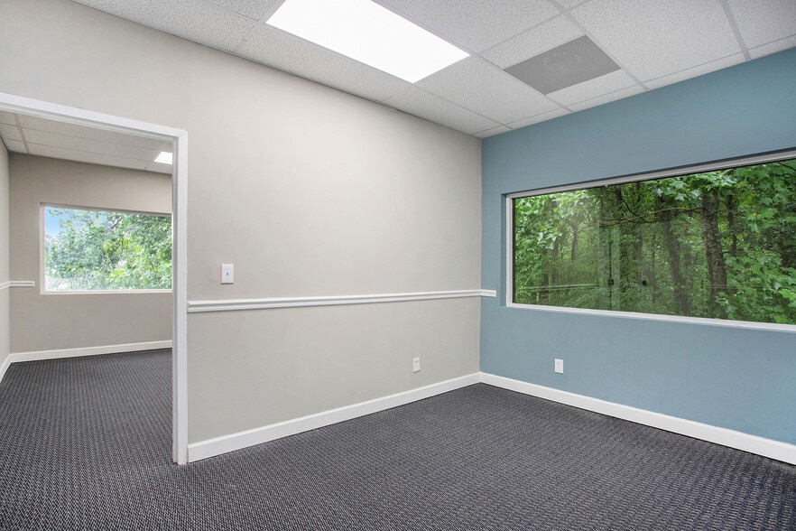 More Photos Of 5300 Memorial Dr, Stone Mountain Office For Lease