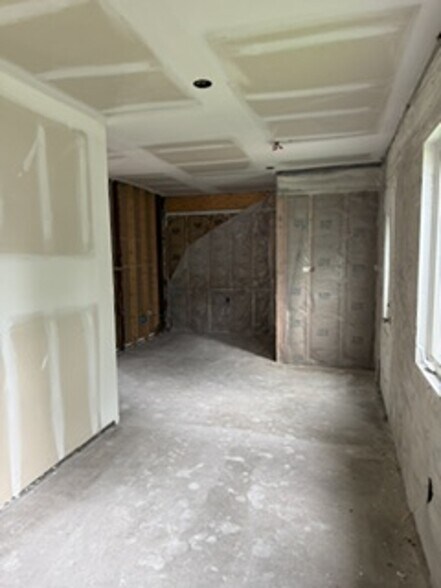 More Photos Of 100 E Main St, Greenwood Office For Sale