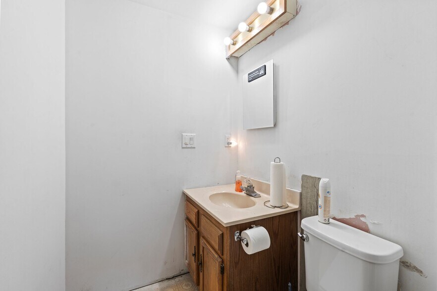 More Photos Of 808 Bypass Rd, Winchester Freestanding For Sale