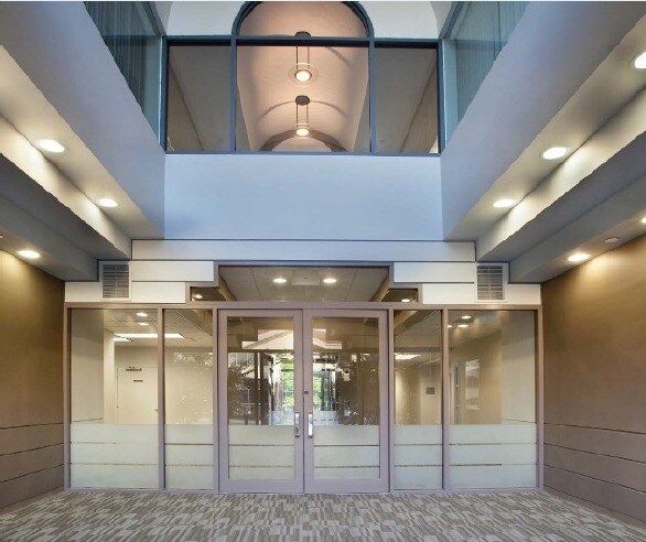 More Photos Of 14 Pidgeon Hill Dr, Sterling Medical For Lease