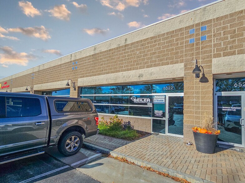 More Photos Of 6520-6542 S 118th St, Omaha Light Distribution For Lease