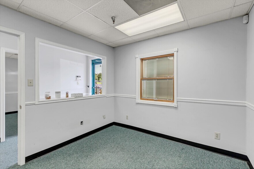 More Photos Of 6714-6716 Central Avenue Pike, Knoxville Office For Lease