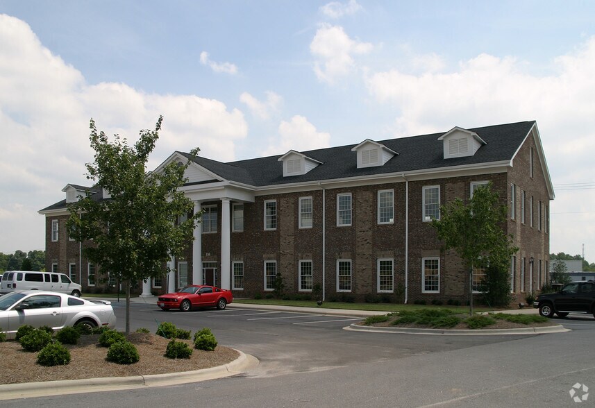 More Photos Of 116 Morlake Dr, Mooresville Office Residential For Lease
