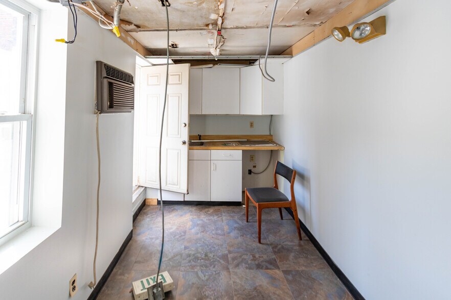 More Photos Of 115 W Saratoga St, Baltimore Storefront Retail Residential For Sale