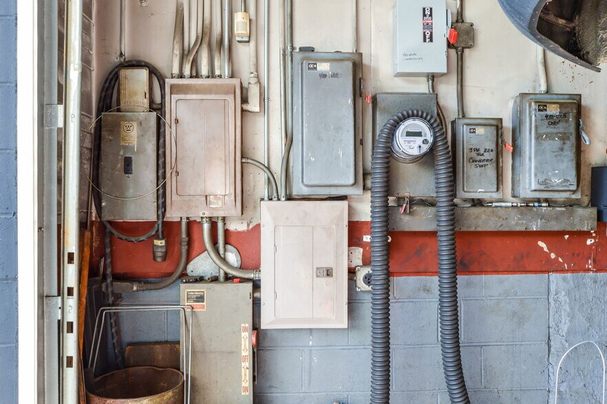 More Photos Of 347 Dartmouth St, New Bedford Auto Repair For Sale