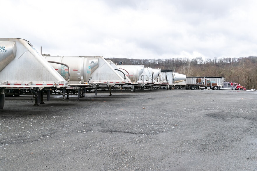 More Photos Of 56 US 46 Hwy, Columbia Distribution For Lease