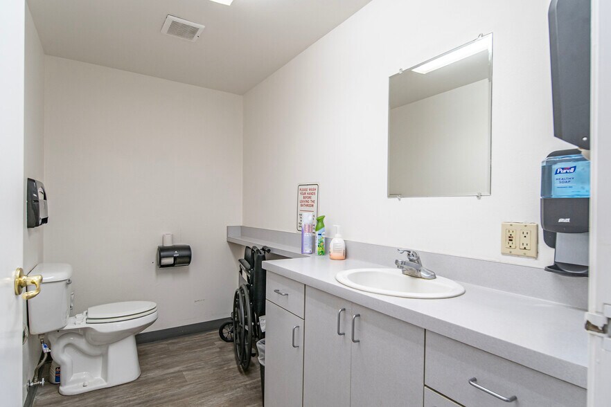 More Photos Of 315 E Route 66, Glendora Healthcare For Lease