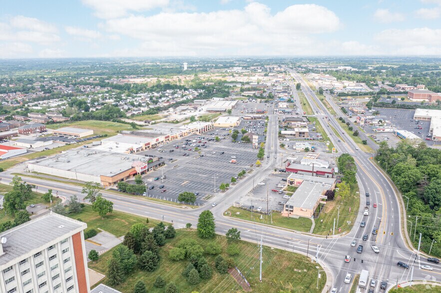 More Photos Of 616-690 University Shopping Ctr, Richmond General Retail For Lease