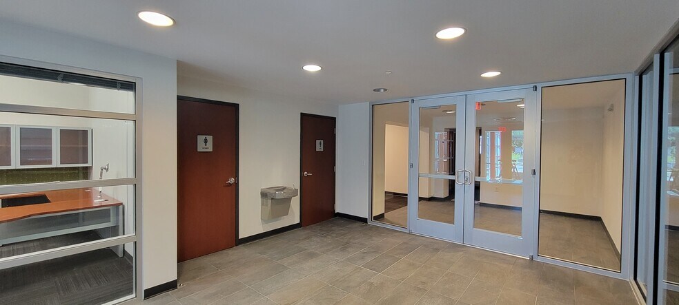 More Photos Of 100 5th Ave, Knoxville Office For Lease