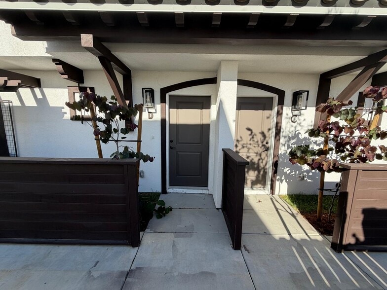 More Photos Of 1444 W Stoneridge Ct, Ontario Multifamily For Sale