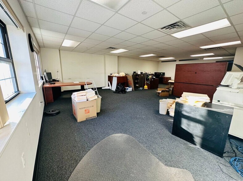 More Photos Of 11917 29th Ave, Flushing Industrial For Lease