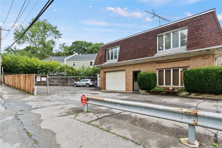 Primary Photo Of 42 Herb Hill Rd, Glen Cove Flex For Lease