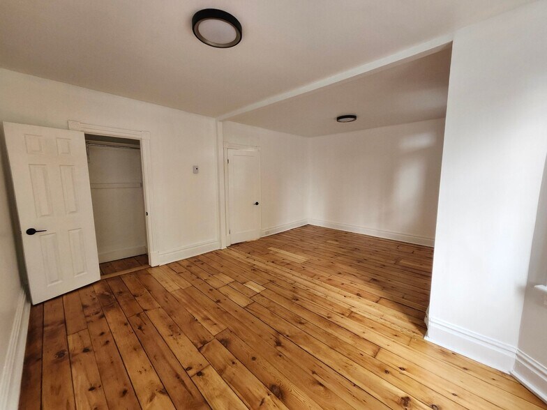 More Photos Of 301-307 Boul Du Havre, Salaberry-de-valleyfield Apartments For Sale