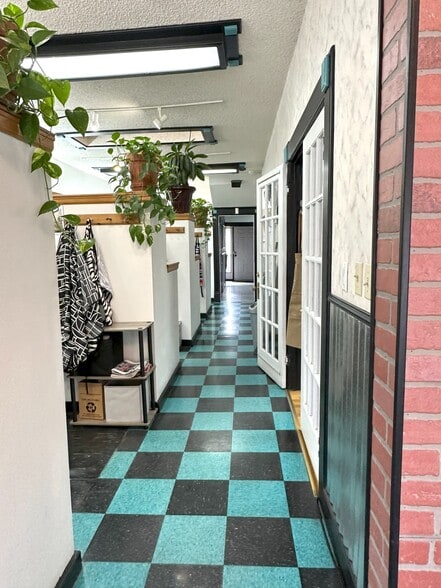 More Photos Of 1809 W Colorado Ave, Colorado Springs Freestanding For Sale